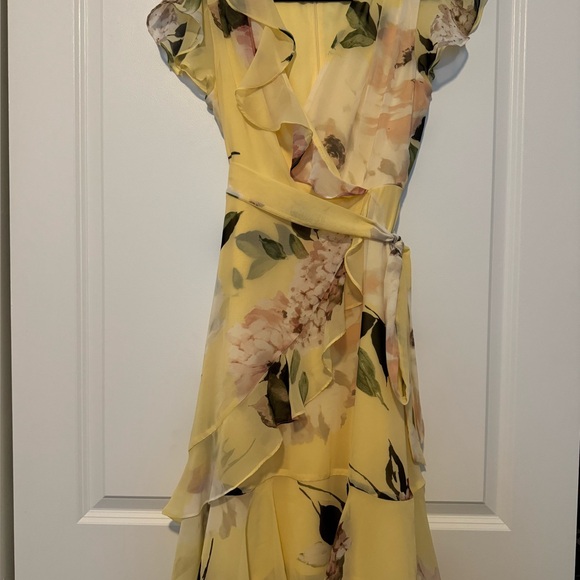 Size 6 - Picture 1 of 3